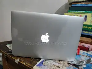 ল্যাপটপ অ্যাপল ম্যাকবুক প্রো ৮জিবি ইন্টেল কোর আই৫ এইচডিডি ৫১২জিবি