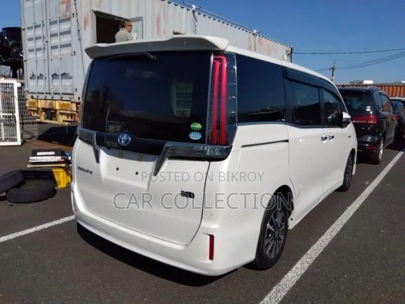 Toyota Esquire GI 2021