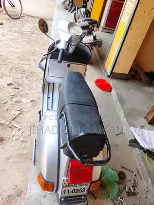 Bajaj Vespa . 2000