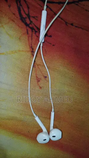 Apple EarPods with Lightning Connector Original