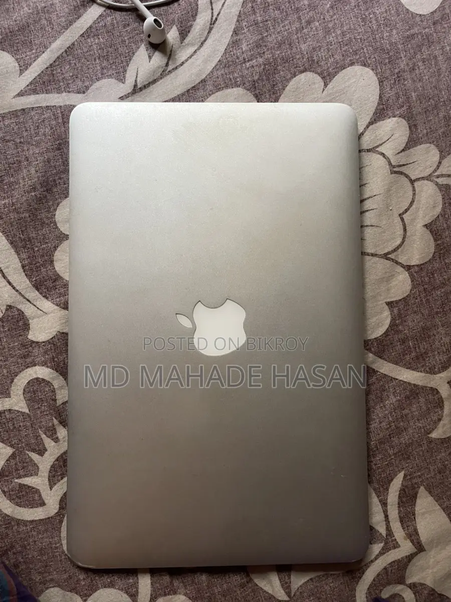 Macbook Air; 8/128 RAM/Storage