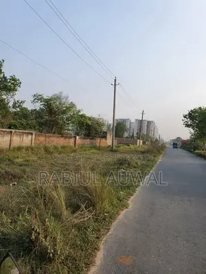 ১৭/কে, ৩ কাঠা প্লট, ৩০ ফুট রাস্তা, মেট্রো স্টেশনের কাছে।
