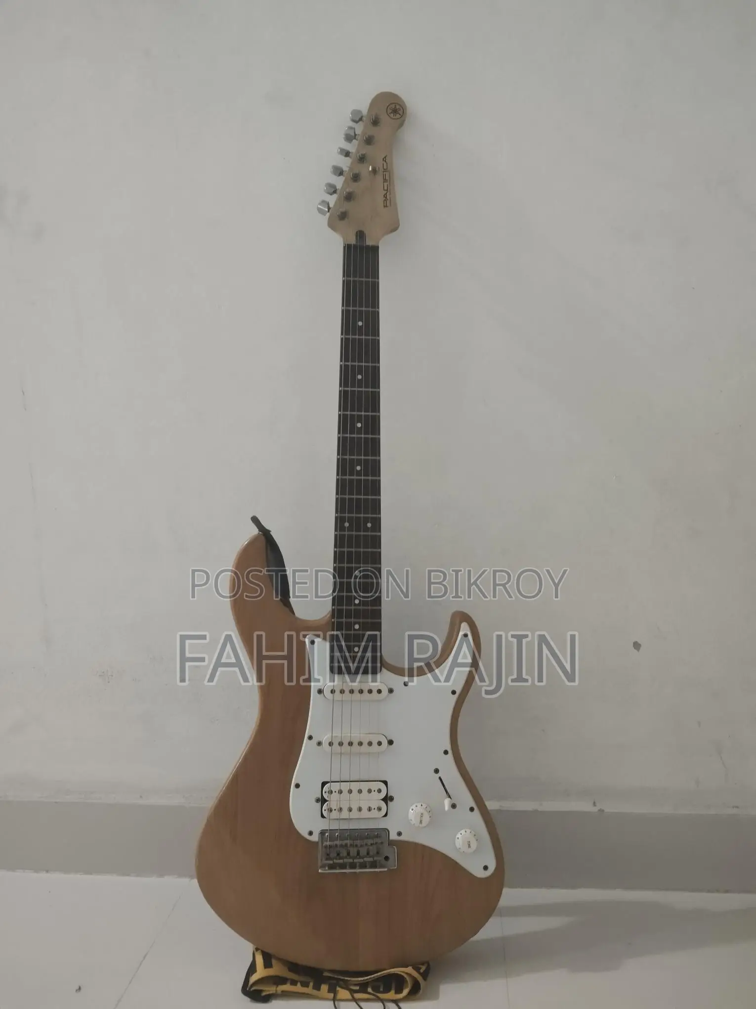 Yamaha Pacifia 112j ইলেকট্রিক গিটার