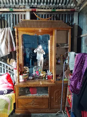 আকাশ মনি কাঠের ড্রেসিং টেবিল বিক্রি করা হবে