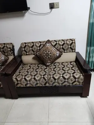 ৫ আসনের সোফা সেট।