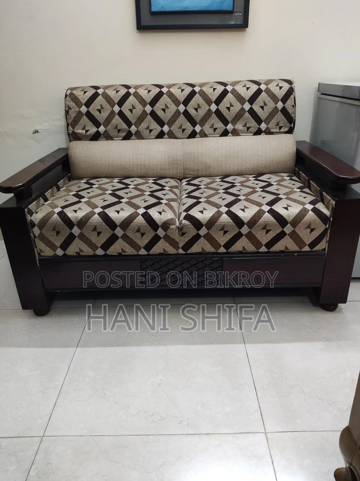 ৫ আসনের সোফা সেট।
