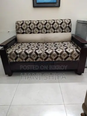 ৫ আসনের সোফা সেট।