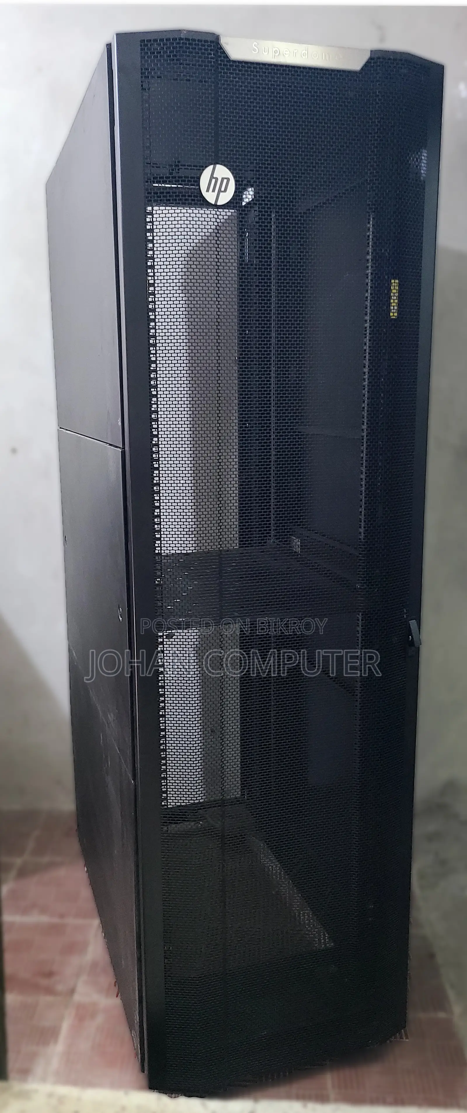 HP 42U SERVER RACK