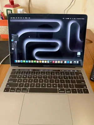MacBook Pro (13-inch, 2017, 3.5 GHz Dual-Core Intel Core i7)