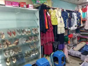 দোকানের মালামাল সহ ডিসপ্লে বিক্রি