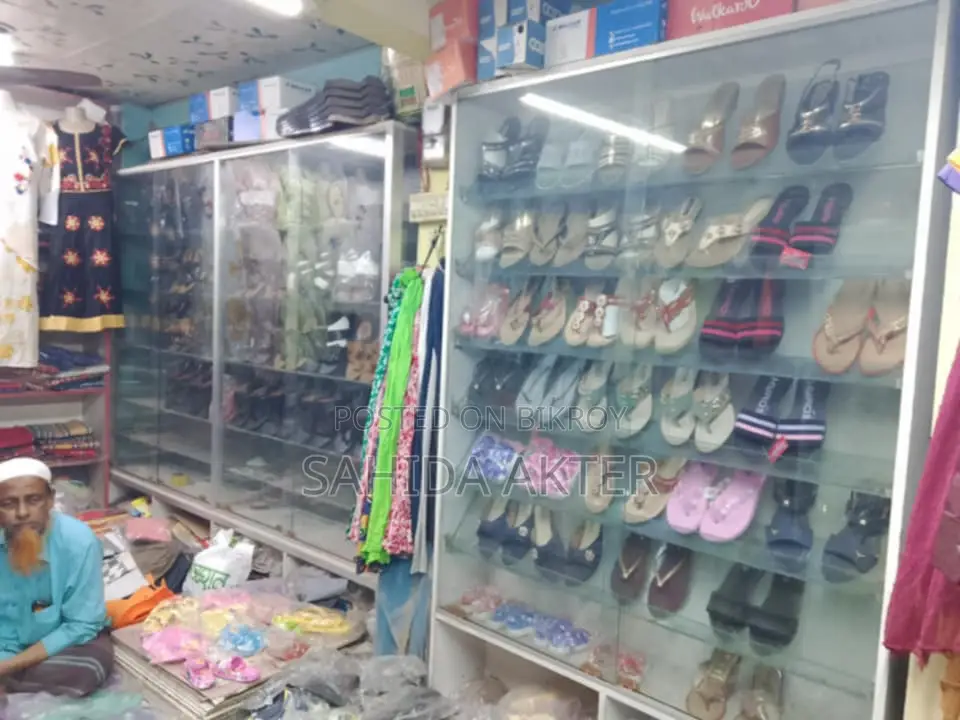 দোকানের মালামাল সহ ডিসপ্লে বিক্রি