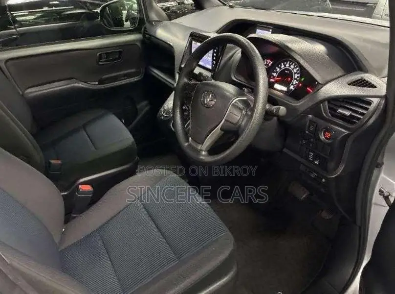 Toyota Noah X NON HYB 1DOOR PWR 2020
