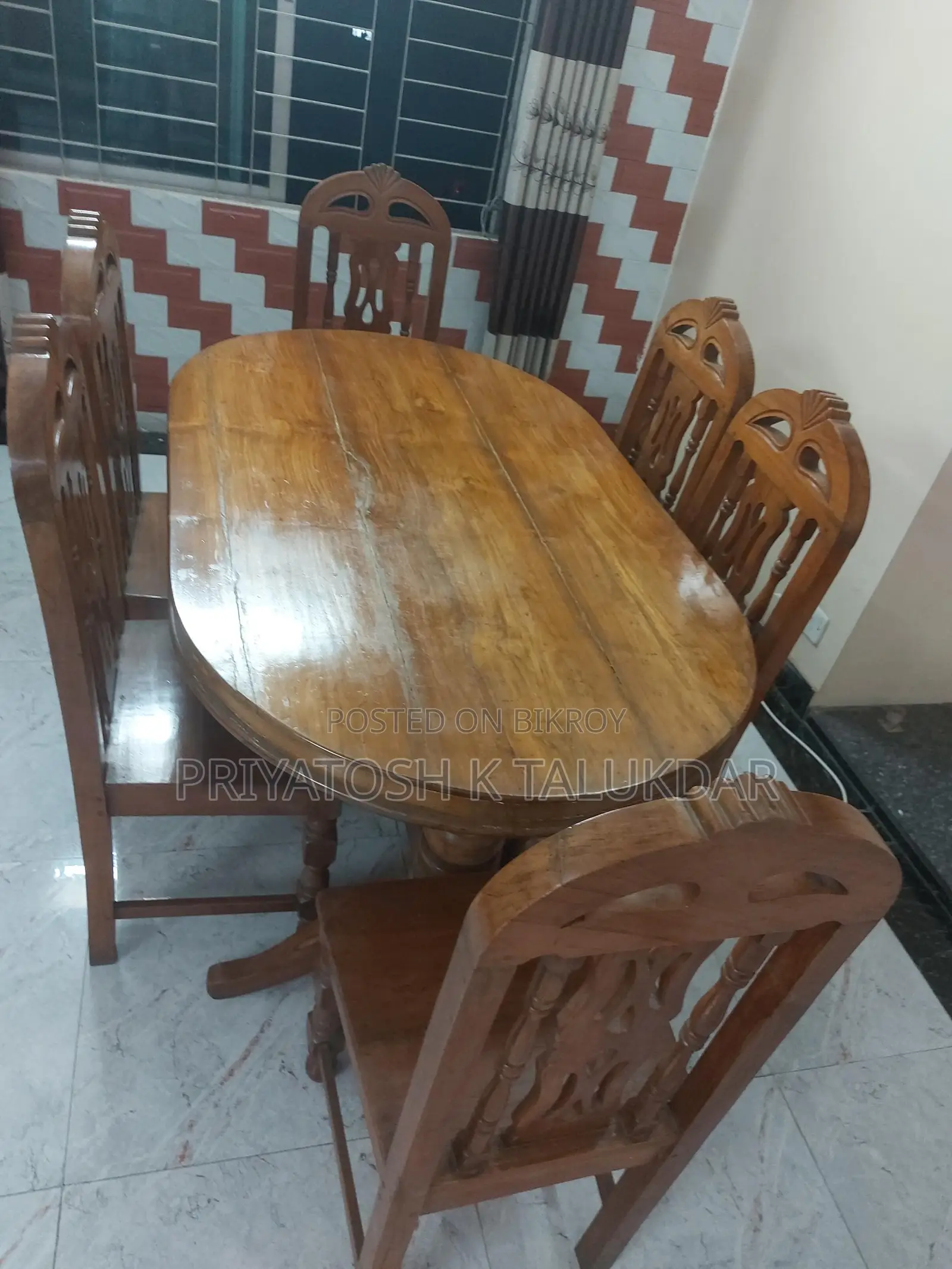 চট্টগ্রাম সেগুন কাঠের তৈরি ৬টি নান্দনিক চেয়ার সহ ডাইনিং টেবিল বিক্রয়