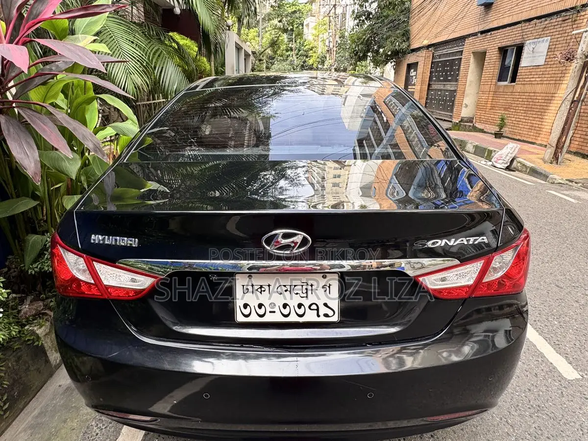 Hyundai Sonata . 2012