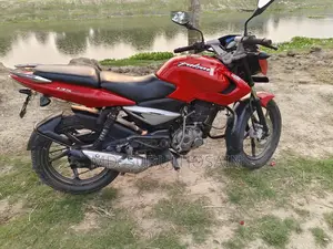 Bajaj Pulsar 135 . 2011