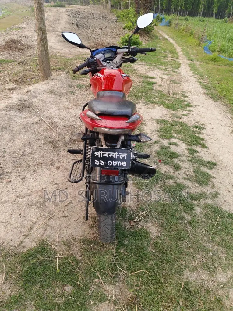 Bajaj Pulsar 135 . 2011