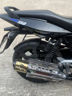 Bajaj Pulsar 150 . 2016