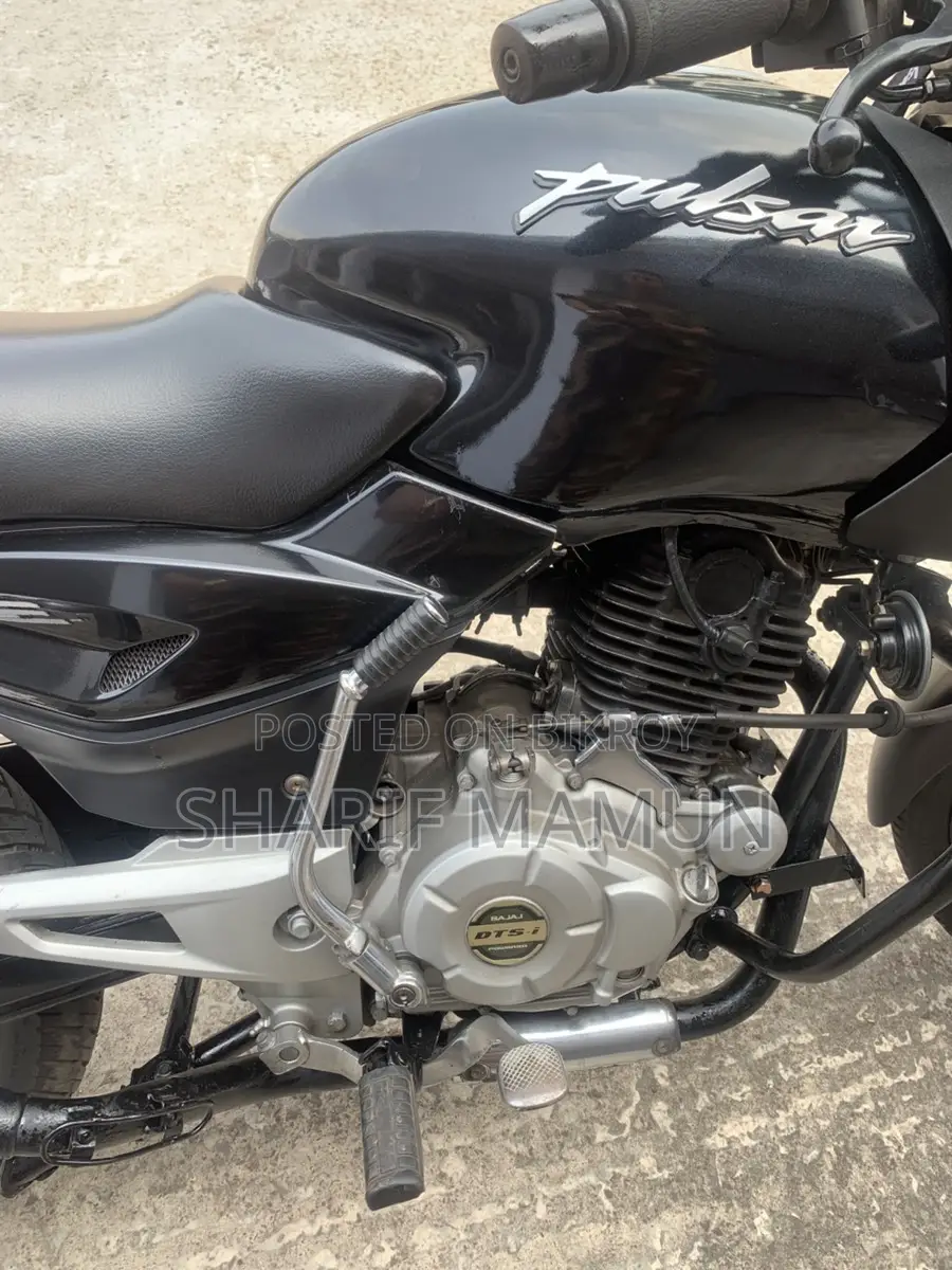 Bajaj Pulsar 150 . 2016