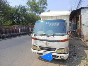 Toyota DYNA . 2005