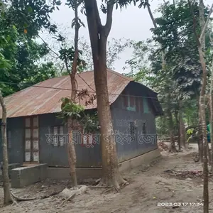 মহিলা মাদ্রাসার জন্য ভাড়া দেওয়া হবে