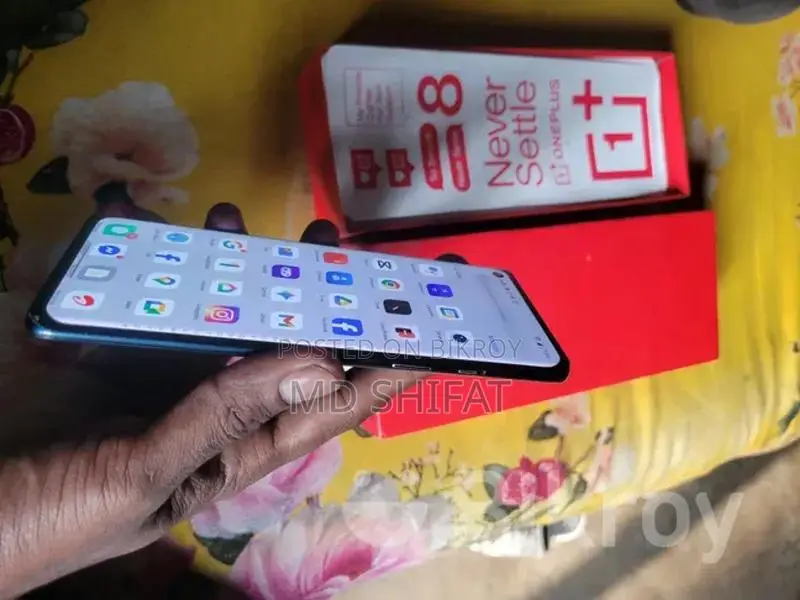 OnePlus 8 5G 8/128GB (Used)