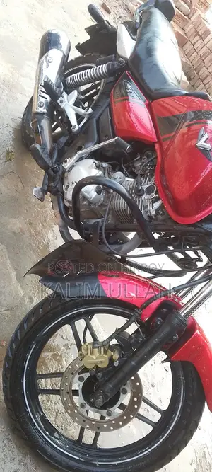 Bajaj V15 2018