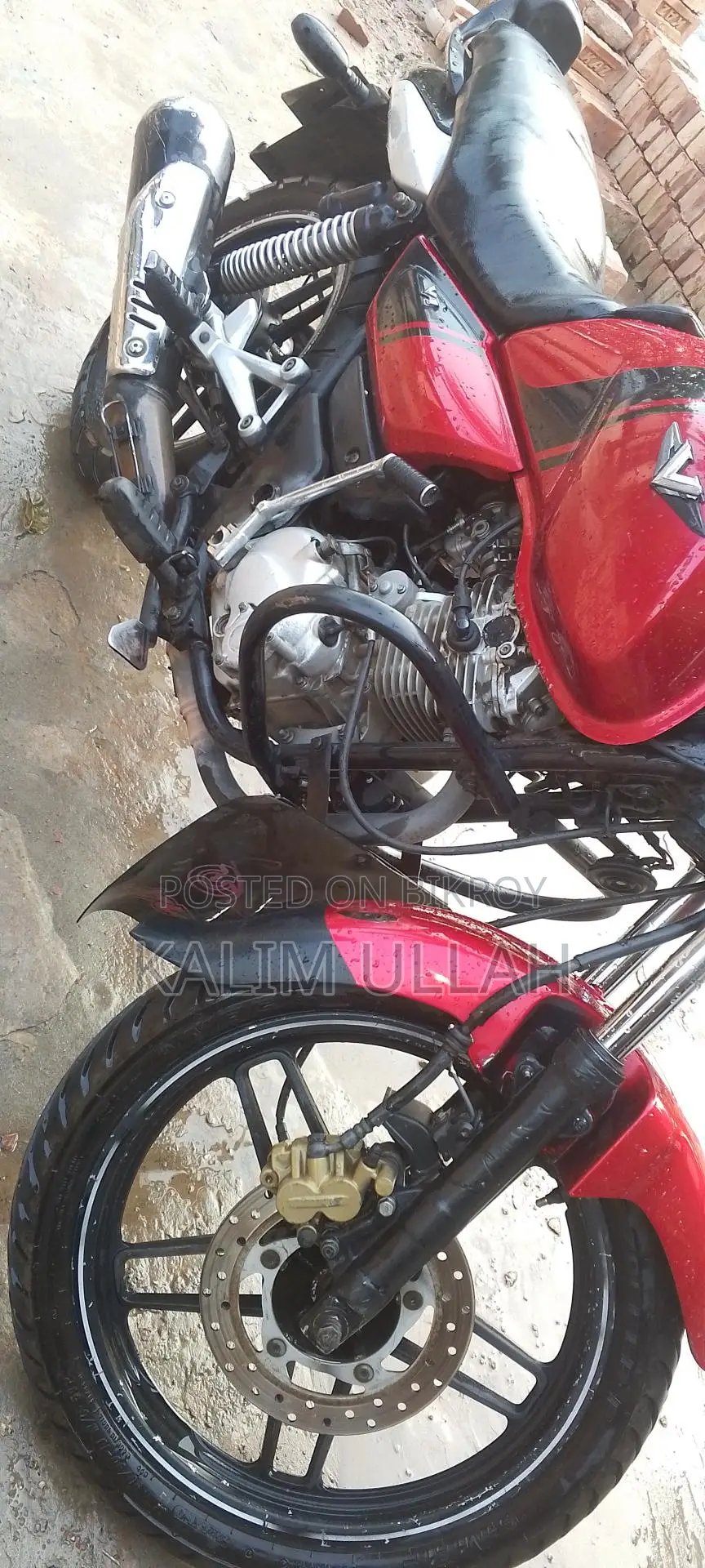Bajaj V15 2018