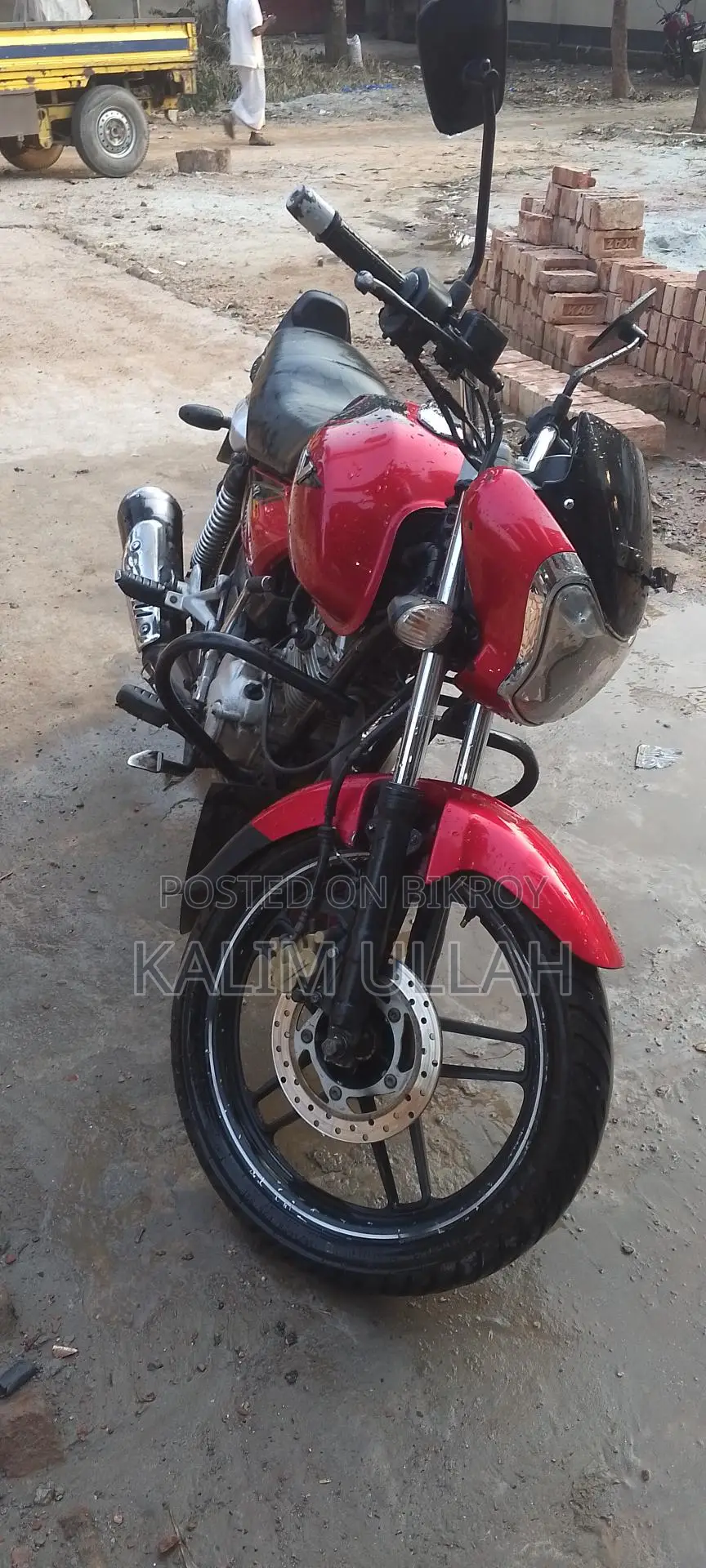 Bajaj V15 2018