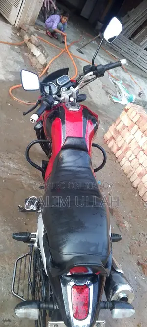Bajaj V15 2018