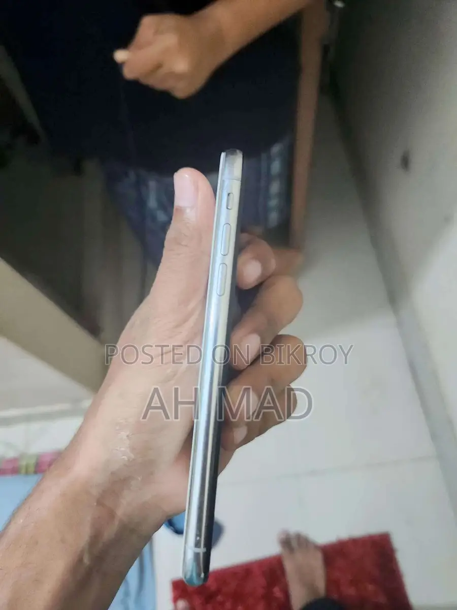 Apple iPhone X (Used)