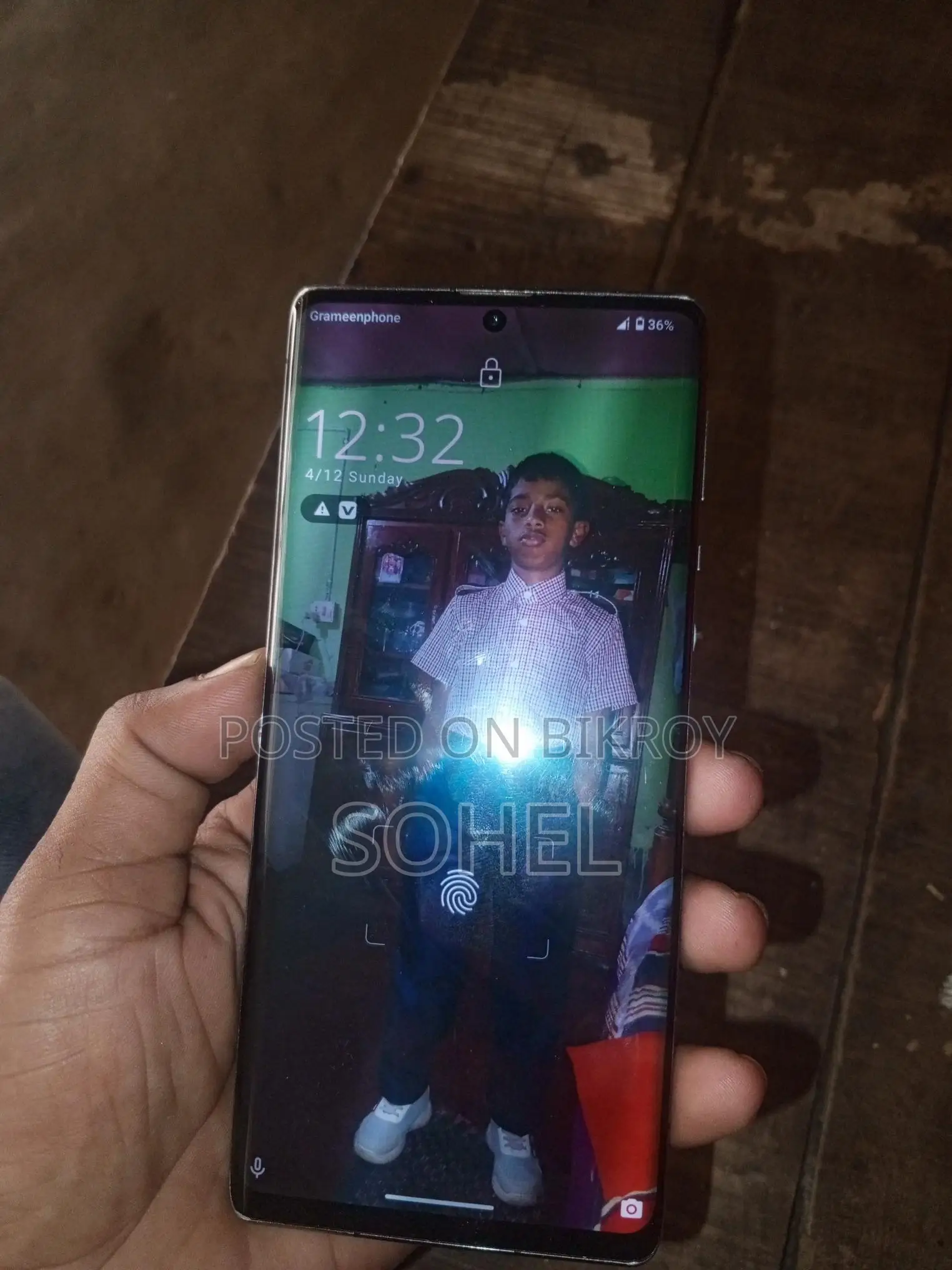 SHARP Aquos R6 (Used)