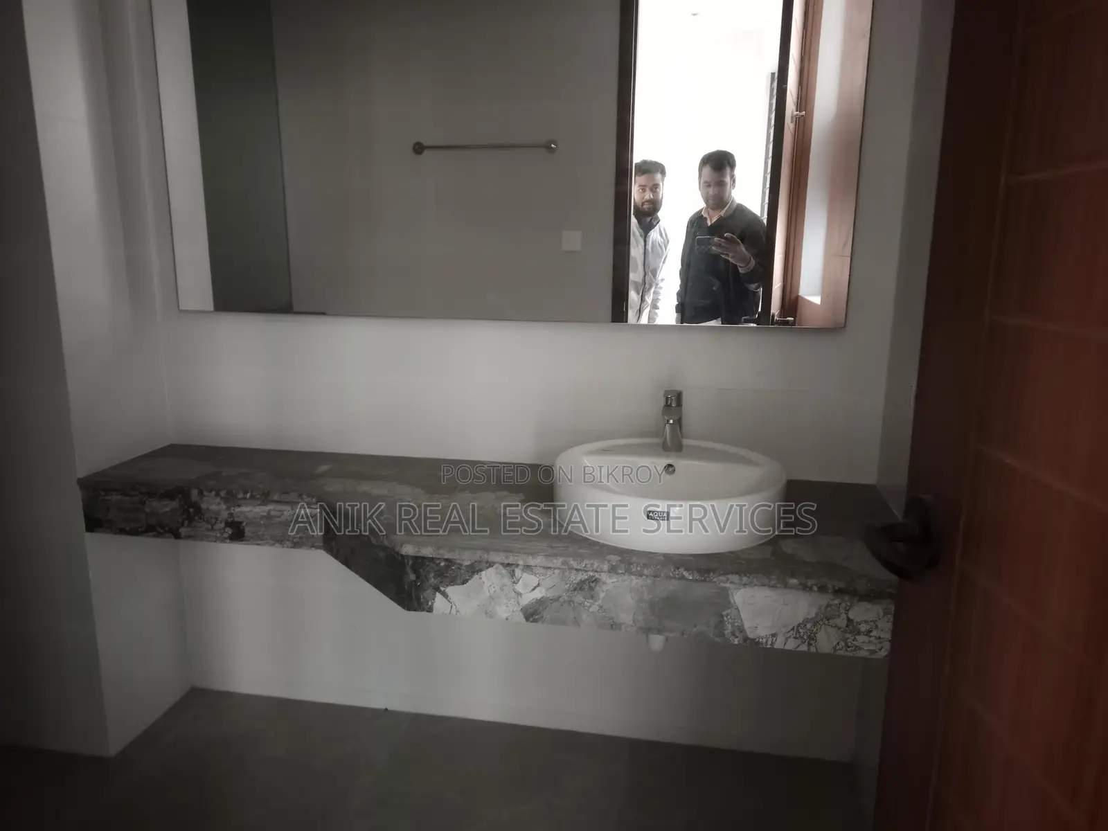 Good Quality 4500 Sft Un Farnised Flat Rent At Gulshan 2
