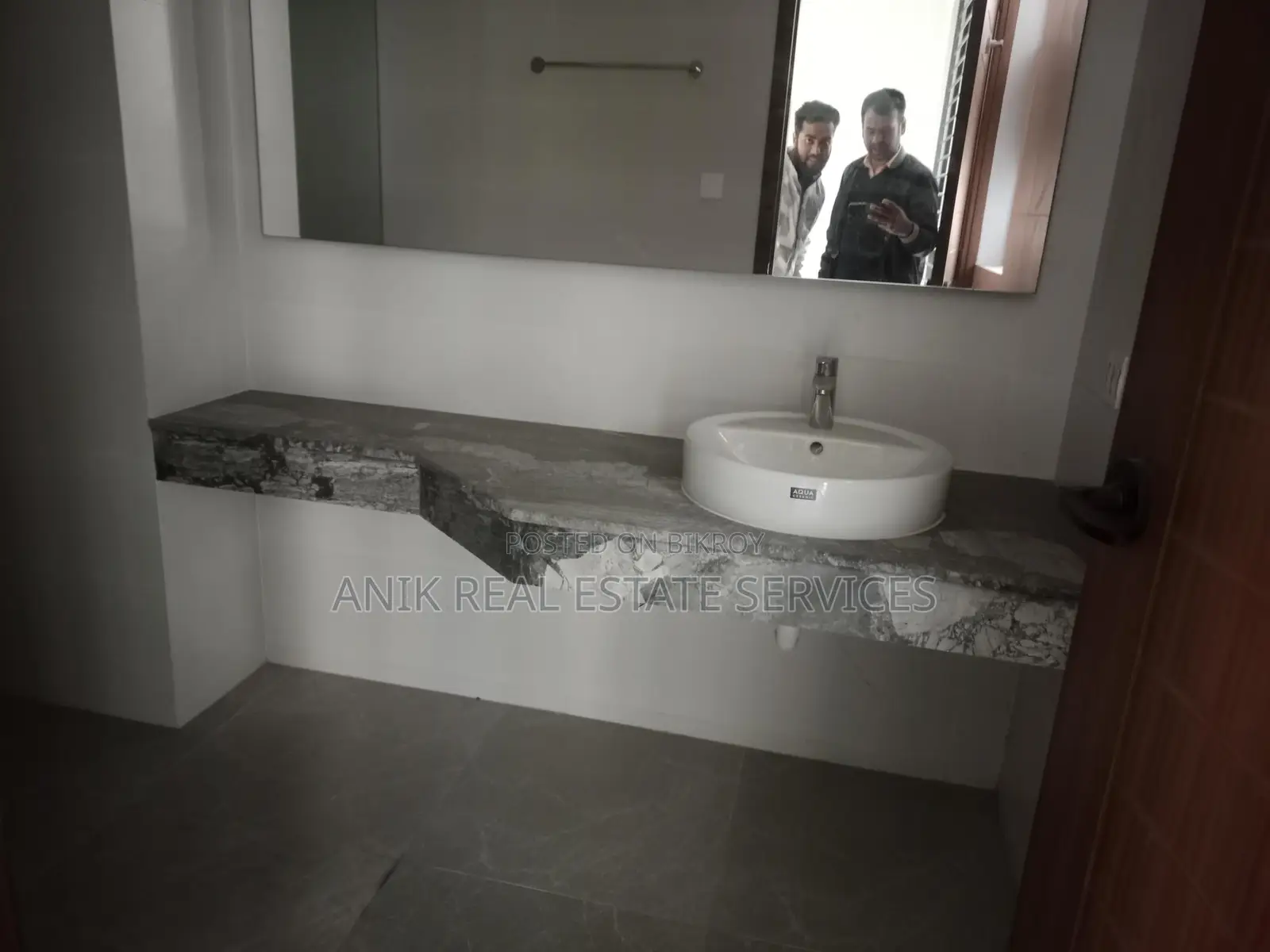 Good Quality 4500 Sft Un Farnised Flat Rent At Gulshan 2