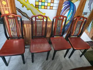 6-Seater Glass Top Dining Table with Lacquered Wood Frame