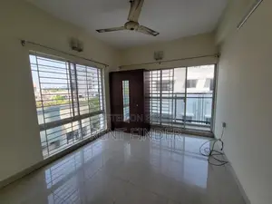 সেমি-ফার্নিশড অফিস স্পেস
