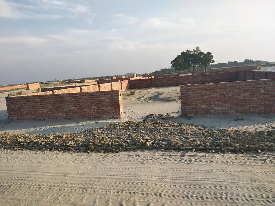 N-Block 9200 Serial 4+4=8 Katha Plot for Sale Near Stadium