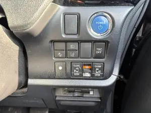Toyota Esquire 2021