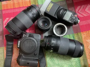 Canon r6 with 3 lens and flash