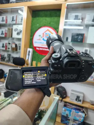 Canon 70D with 75-300 zoom lens...