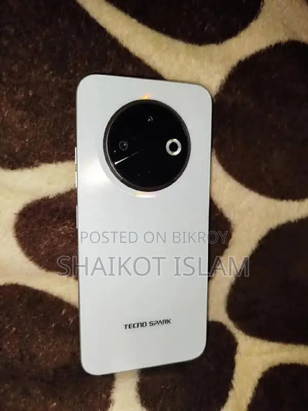 টেকনো স্পার্ক ৩০সি ১২৮ জিবি সাদা