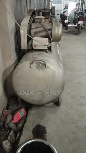 AIR COMPRESSOR