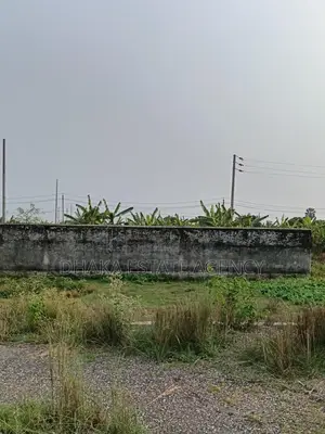 Sector 17D, মেট্রো স্টেশন এর পাশেই