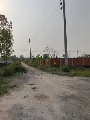 Sector 17D, মেট্রো স্টেশন এর পাশেই