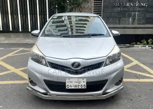 Toyota Vitz 1.3 FWD 5dr 2012 Silver