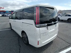 Toyota Esquire Non Hybrid Xi Pearl 2020