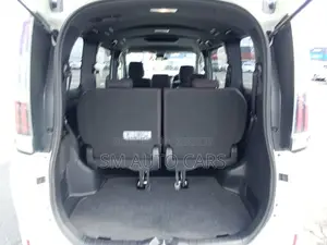 Toyota Esquire Non Hybrid Xi Pearl 2020