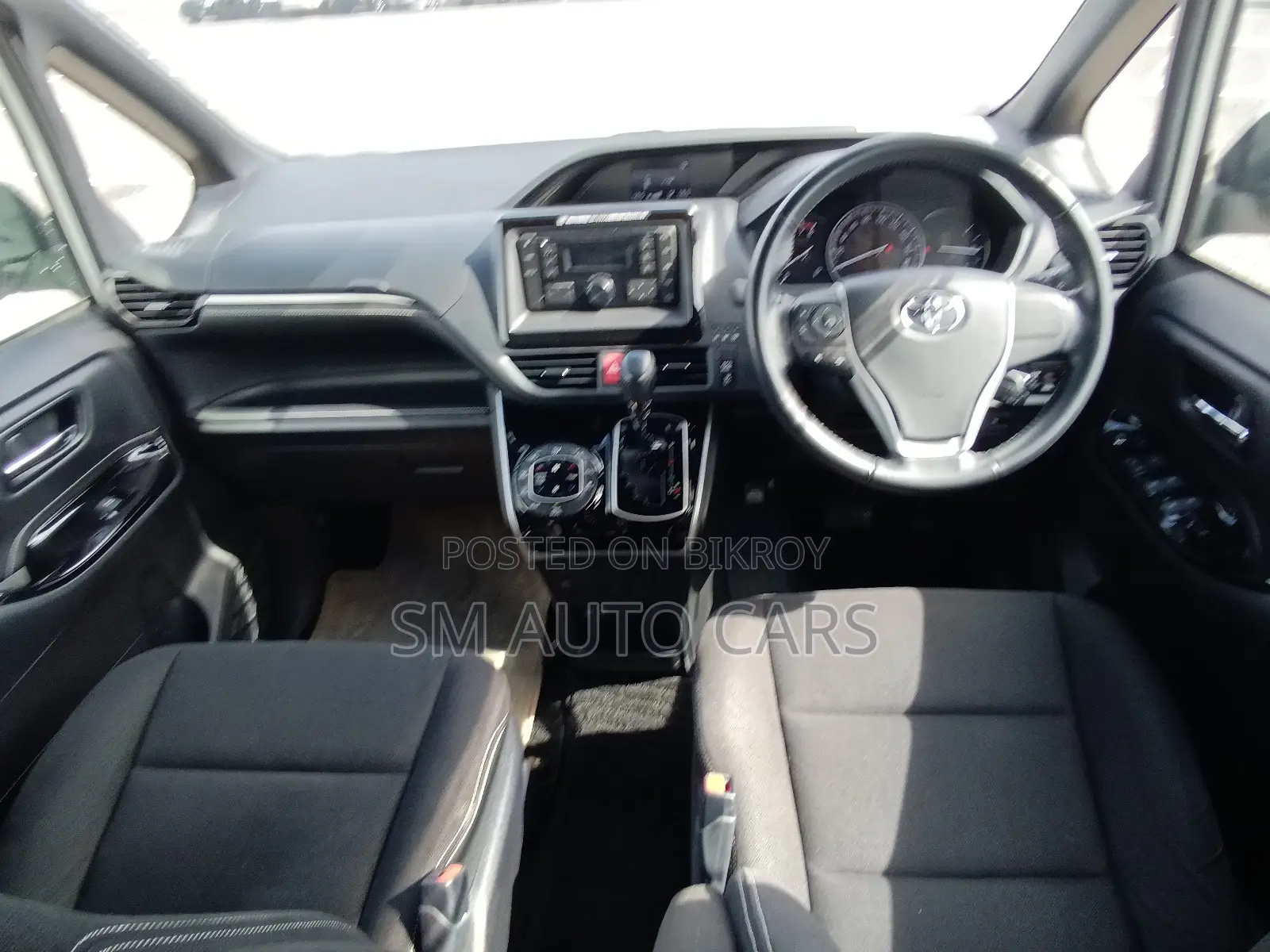 Toyota Esquire Non Hybrid Xi Pearl 2020