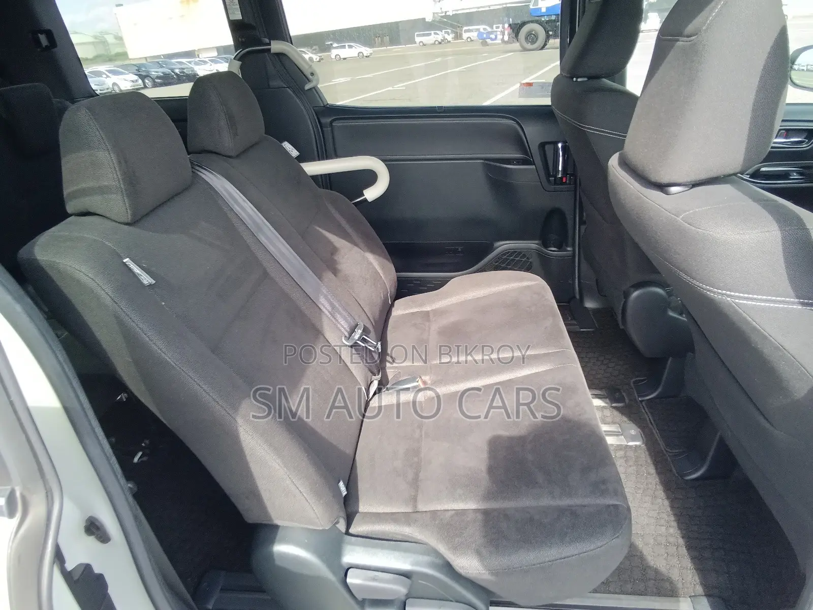 Toyota Esquire Non Hybrid Xi Pearl 2020