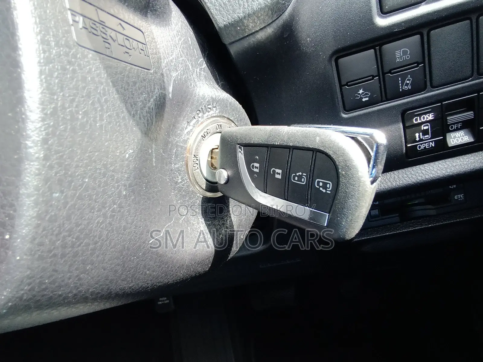 Toyota Esquire Non Hybrid Xi Pearl 2020