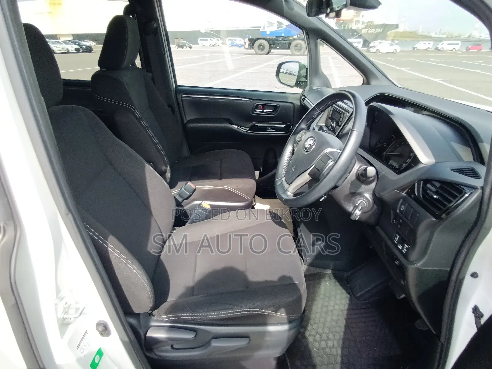 Toyota Esquire Non Hybrid Xi Pearl 2020